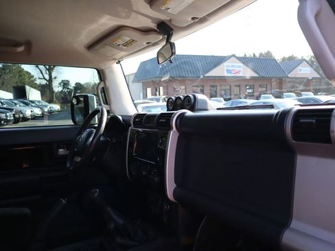 Used 2007 Toyota FJ Cruiser 4WD image 10