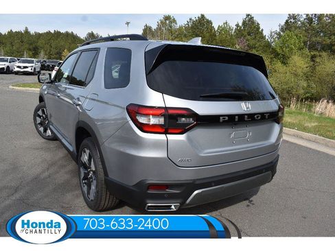 New 2026 Honda Pilot Touring image 5