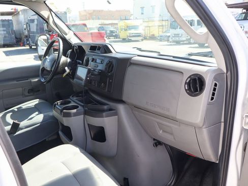 Used 2015 Ford E-450 and Econoline 450 Super Duty RWD image 34