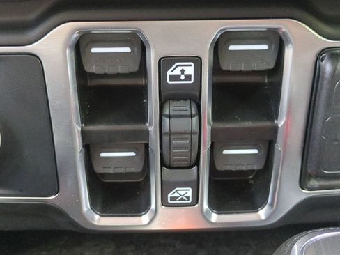 Used 2025 Jeep Wrangler Unlimited Sahara w/ Safety Group AWD/4WD image 25