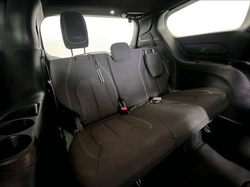 Used 2020 Chrysler Pacifica Touring w/ S Appearance Package FWD image 28