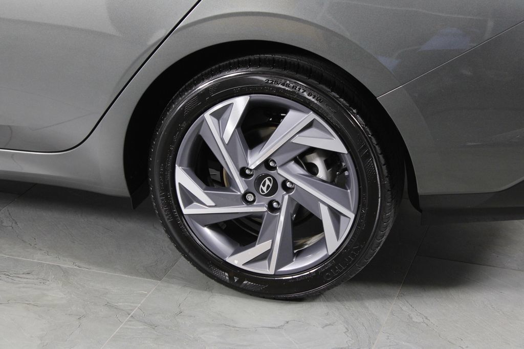 Certified 2025 Hyundai Elantra Sport FWD image 15