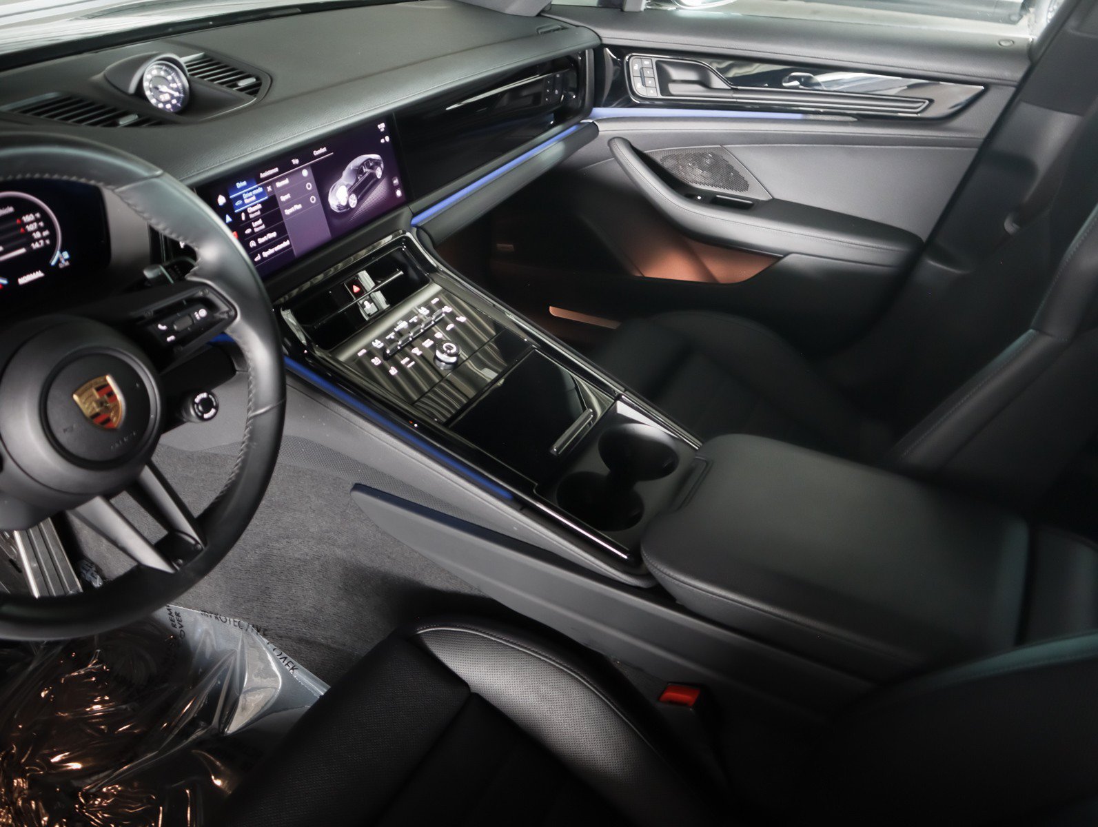 Used 2025 Porsche Panamera RWD image 16