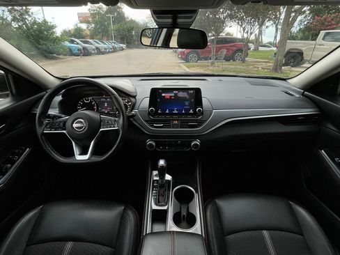 Used 2024 Nissan Altima 2.5 SR FWD image 11