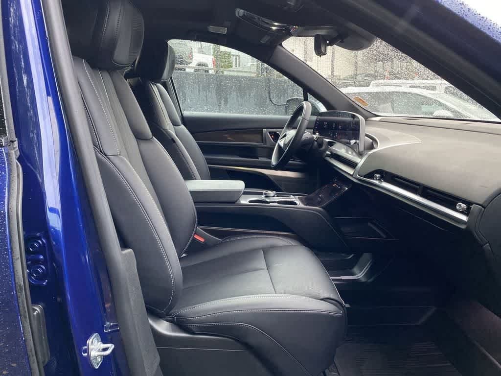 Certified 2026 Cadillac Vistiq Premium Luxury w/ LPO, Floor Liner Package AWD/4WD image 19