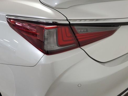 Used 2021 Lexus ES 300h w/ Premium Package image 30