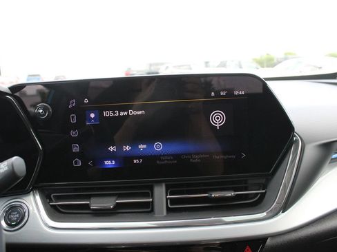 Used 2025 Chevrolet Trax LT w/ Driver Confidence Package FWD image 15