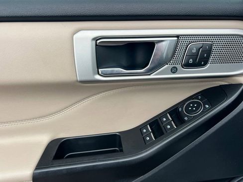 Used 2020 Ford Explorer Limited image 8