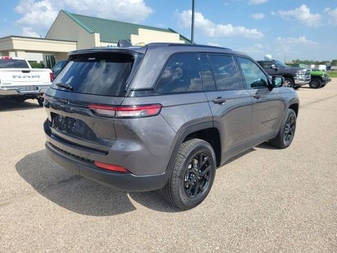 New 2025 Jeep Grand Cherokee Altitude image 23