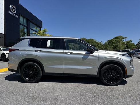 Used 2022 Mitsubishi Outlander SE image 24