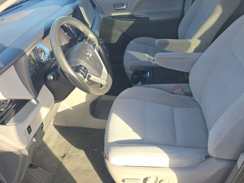 Used 2020 Toyota Sienna LE FWD image 14