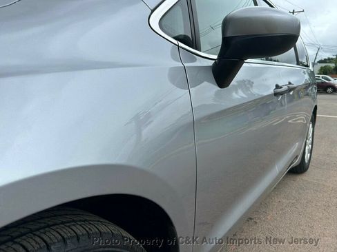 Used 2020 Chrysler Voyager L FWD image 20
