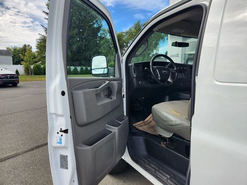 Used 2016 Chevrolet Express 2500 image 24