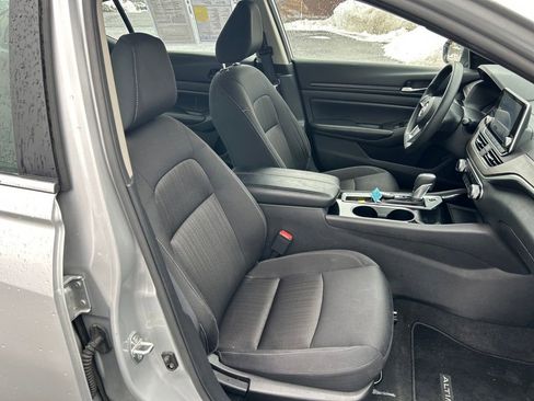 Used 2024 Nissan Altima 2.5 SV image 30