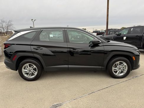 Used 2025 Hyundai Tucson SE image 7