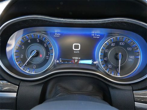 Used 2017 Chrysler 300 Limited image 19