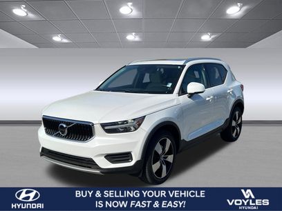 Used 2022 Volvo XC40 T5 Momentum