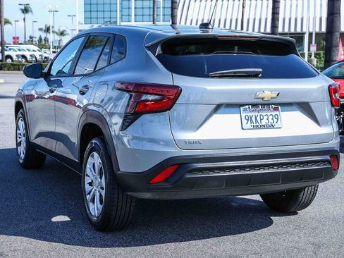 Used 2024 Chevrolet Trax LS image 4