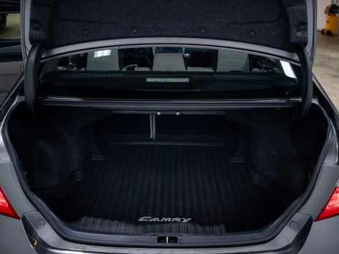 Used 2017 Toyota Camry SE image 17