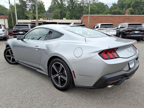 Used 2025 Ford Mustang Coupe RWD image 6