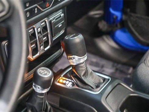 Used 2025 Jeep Gladiator Nighthawk image 20