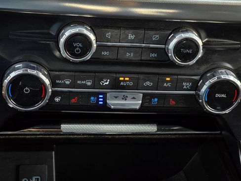 Used 2024 Ford F150 Lariat w/ FX4 Off-Road Package AWD/4WD image 27