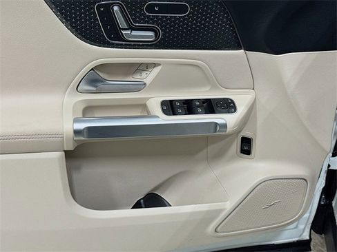 Certified 2025 Mercedes-Benz GLB 250 4MATIC image 17