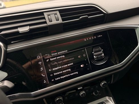 Used 2023 Audi Q3 2.0T Premium Plus image 37