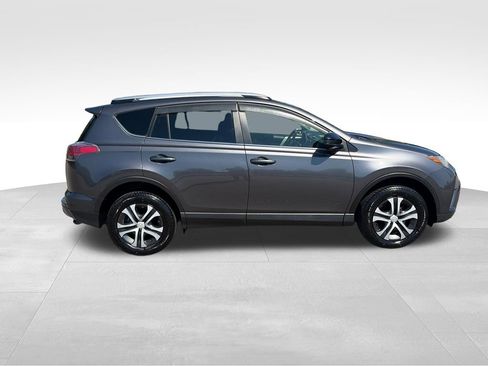 Used 2018 Toyota RAV4 LE FWD image 6