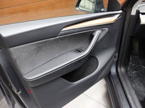 Used 2023 Tesla Model Y Long Range image 18