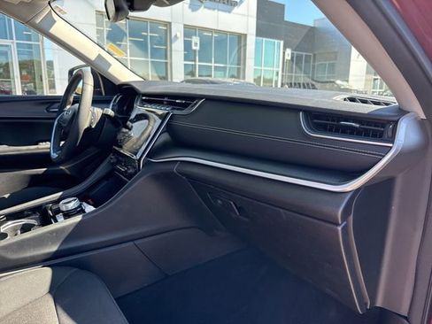 Used 2023 Jeep Grand Cherokee Laredo w/ Luxury Tech Group I image 29