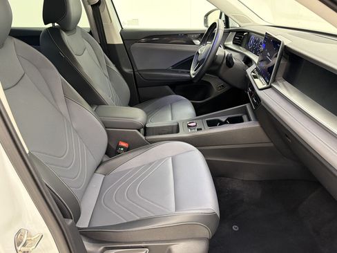 Used 2026 Volkswagen Tiguan SE FWD image 23