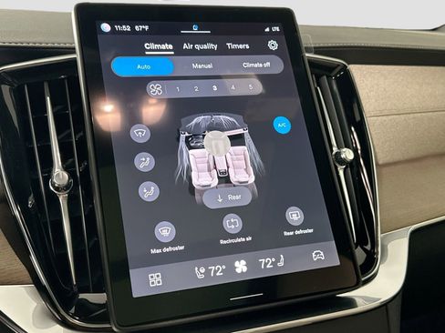 New 2025 Volvo XC90 B6 Core w/ Climate Package image 23