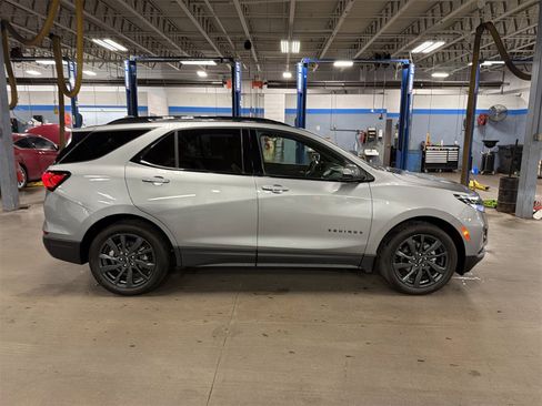 Used 2023 Chevrolet Equinox RS image 9