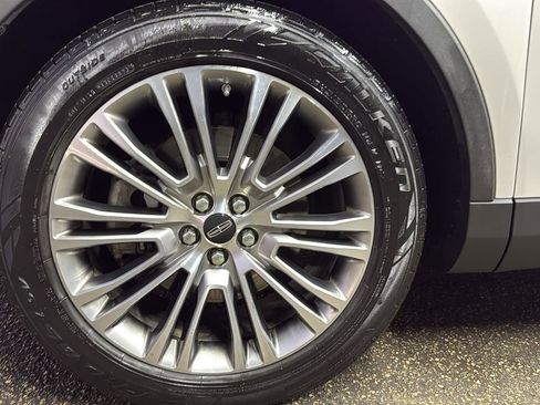 Used 2017 Lincoln MKX Reserve w/ Driver Assistance Package image 9