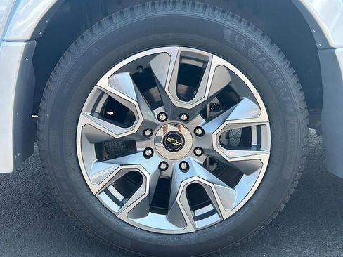 New 2025 Chevrolet Express 2500 Work Van w/ Driver Convenience Package image 24