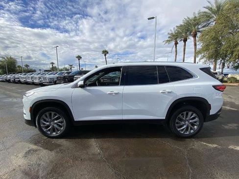 Used 2025 Buick Enclave Preferred image 4