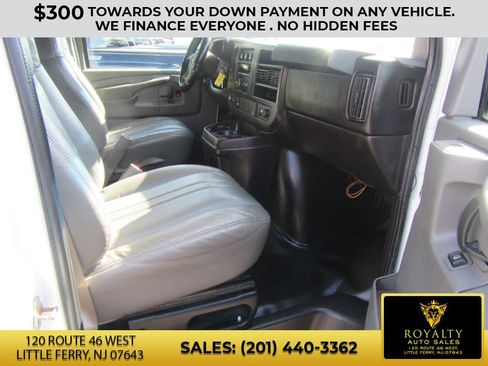 Used 2015 GMC Savana 2500 image 30
