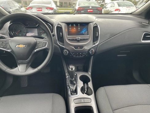 Used 2018 Chevrolet Cruze LT w/ Convenience Package image 16