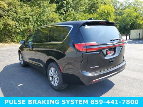 New 2026 Chrysler Pacifica Select image 7