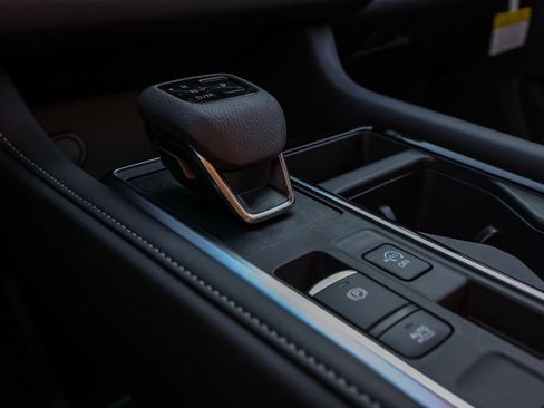 New 2025 Nissan Pathfinder SV image 31