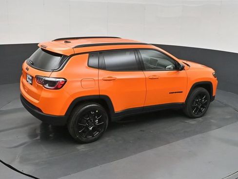 New 2026 Jeep Compass Latitude AWD/4WD image 32