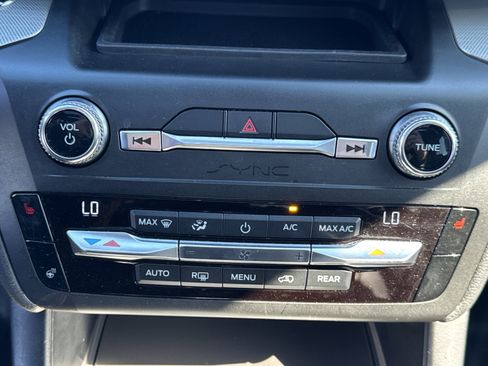 Used 2020 Ford Explorer XLT w/ Equipment Group 202A image 82