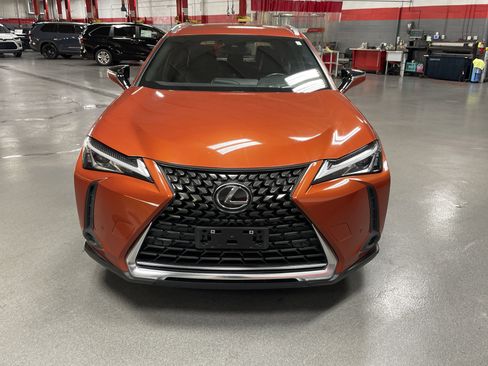 Used 2022 Lexus UX 200 w/ Accessory Package (Z2) image 3