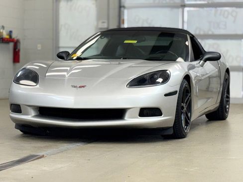 Used 2005 Chevrolet Corvette Convertible w/ Preferred Equipment Group RWD image 3