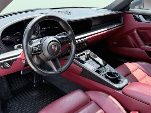 Used 2020 Porsche 911 Carrera 4 AWD/4WD image 2