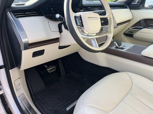 Certified 2025 Land Rover Range Rover SE AWD/4WD image 11