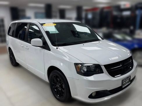 Used 2019 Dodge Grand Caravan SXT w/ Blacktop Package image 3
