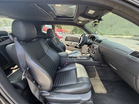 Used 2010 Dodge Challenger R/T RWD image 11