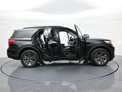 Used 2022 Ford Explorer XLT w/ Equipment Group 202A image 21